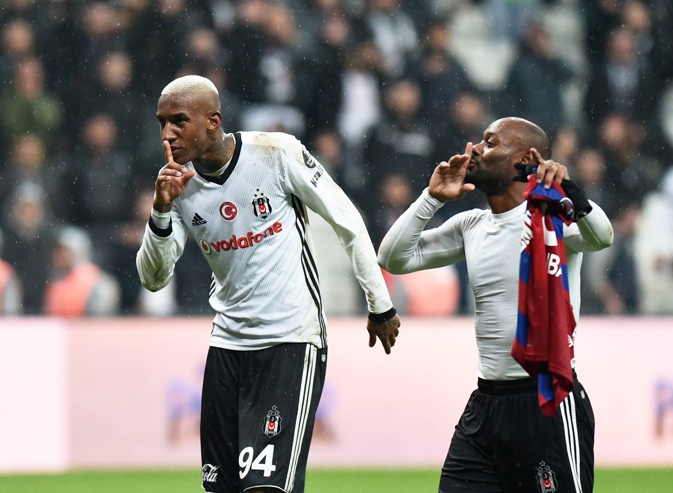 爱游戏登录入口-阿贾克斯队员用实力征服对手