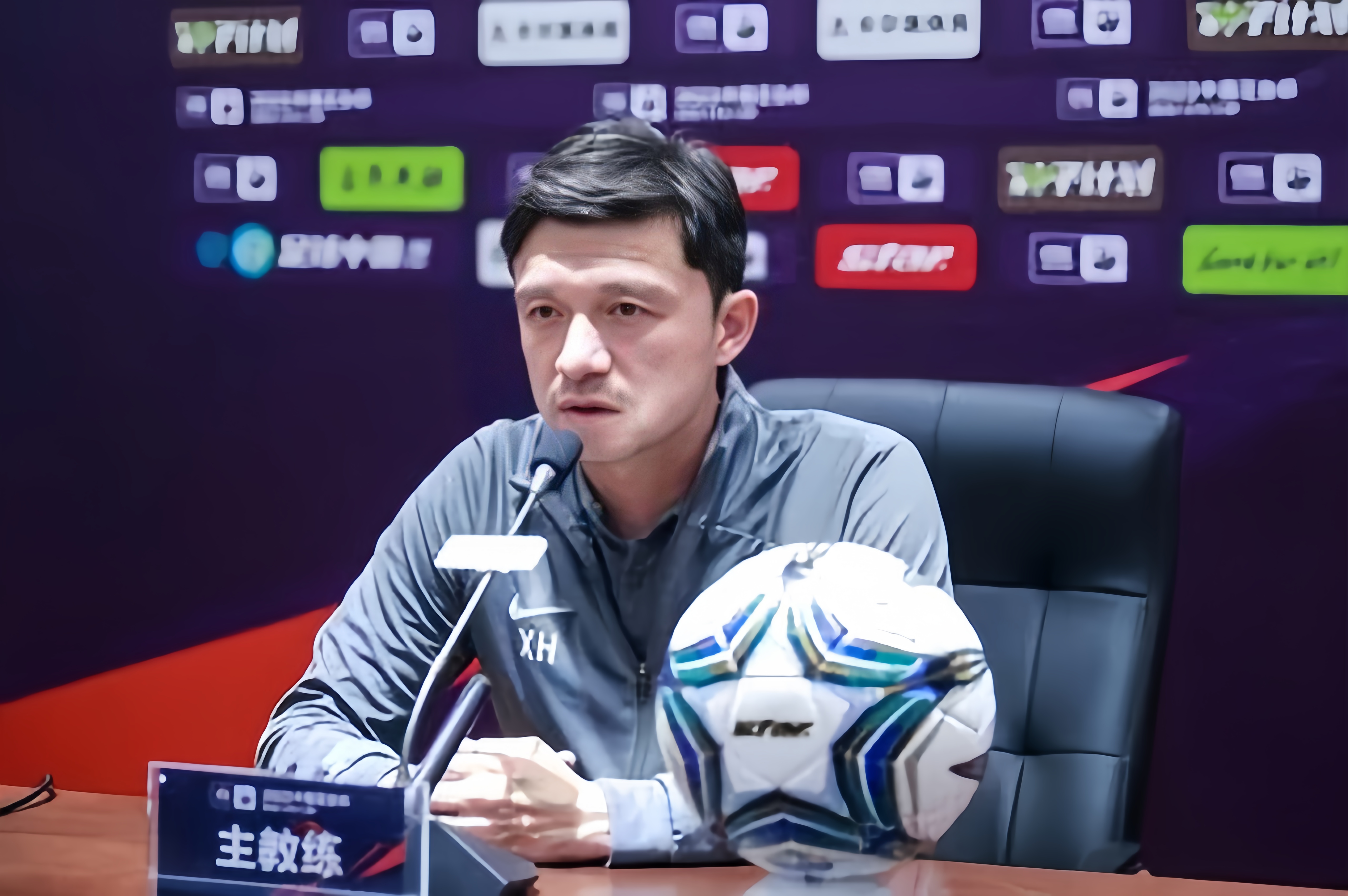 爱游戏链接-关于长春亚泰集训备战,主教练调整战术阵容的信息