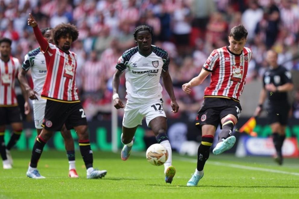 爱游戏教练-谢菲联主场击败对手，取得关键三分的简单介绍