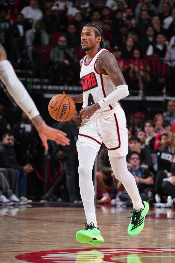 爱游戏官网入口-火箭击败雄鹿,取得六连胜