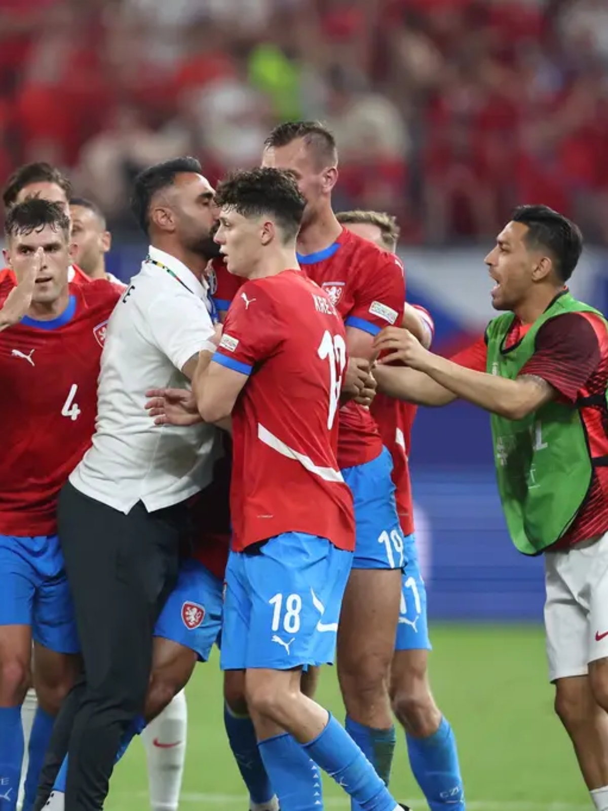 爱游戏竞技-希腊队惊险击败斯洛文尼亚，晋级欧洲杯淘汰赛的简单介绍